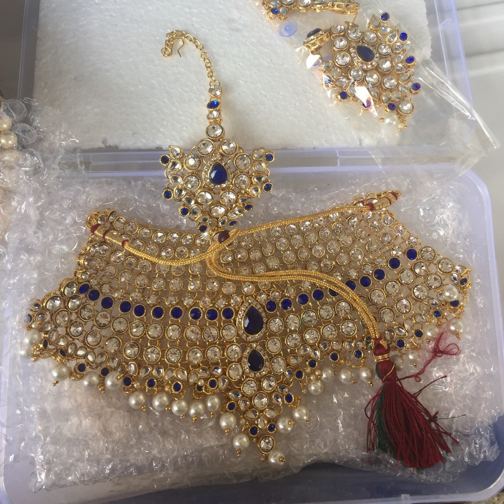 Blue and gold bridal bindi set with earrings